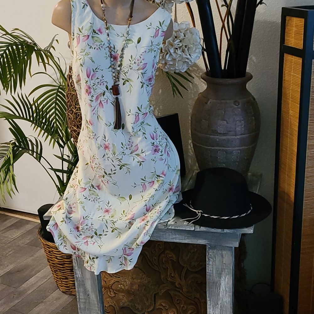 Sale Beautiful Long Sleeveless Flowered Multi Dr